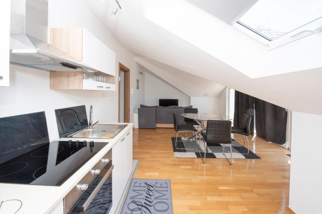 Sunny Attic Apartment With Balcony & Modern City Apartment With Outdoor Area, No Balcony Trogir Luaran gambar