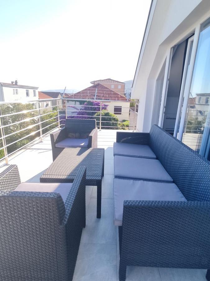 Sunny Attic Apartment With Balcony & Modern City Apartment With Outdoor Area, No Balcony Trogir Luaran gambar