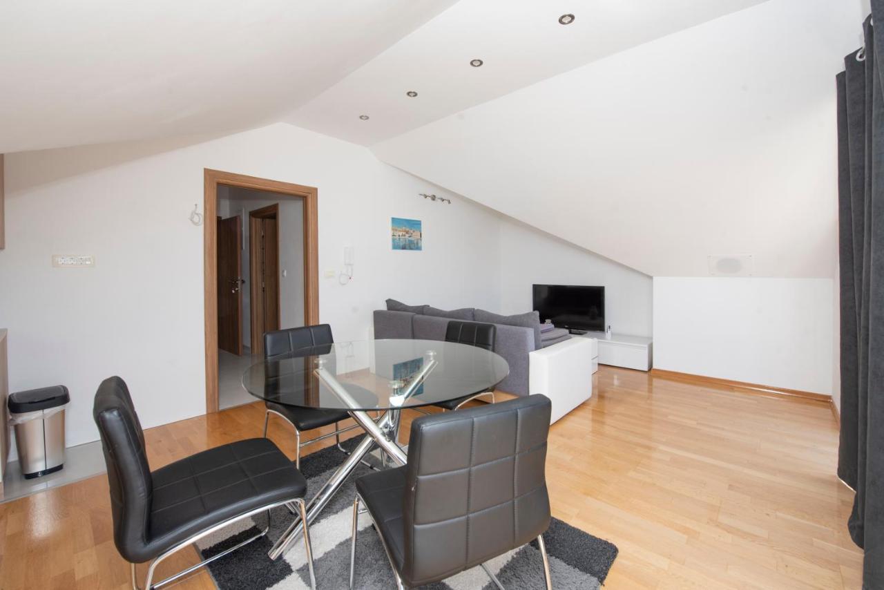 Sunny Attic Apartment With Balcony & Modern City Apartment With Outdoor Area, No Balcony Trogir Luaran gambar