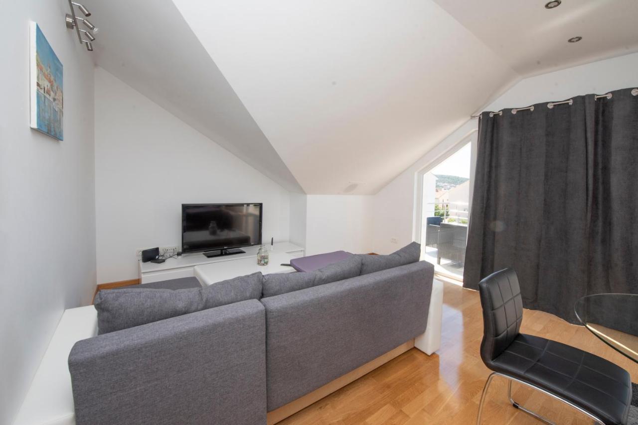 Sunny Attic Apartment With Balcony & Modern City Apartment With Outdoor Area, No Balcony Trogir Luaran gambar