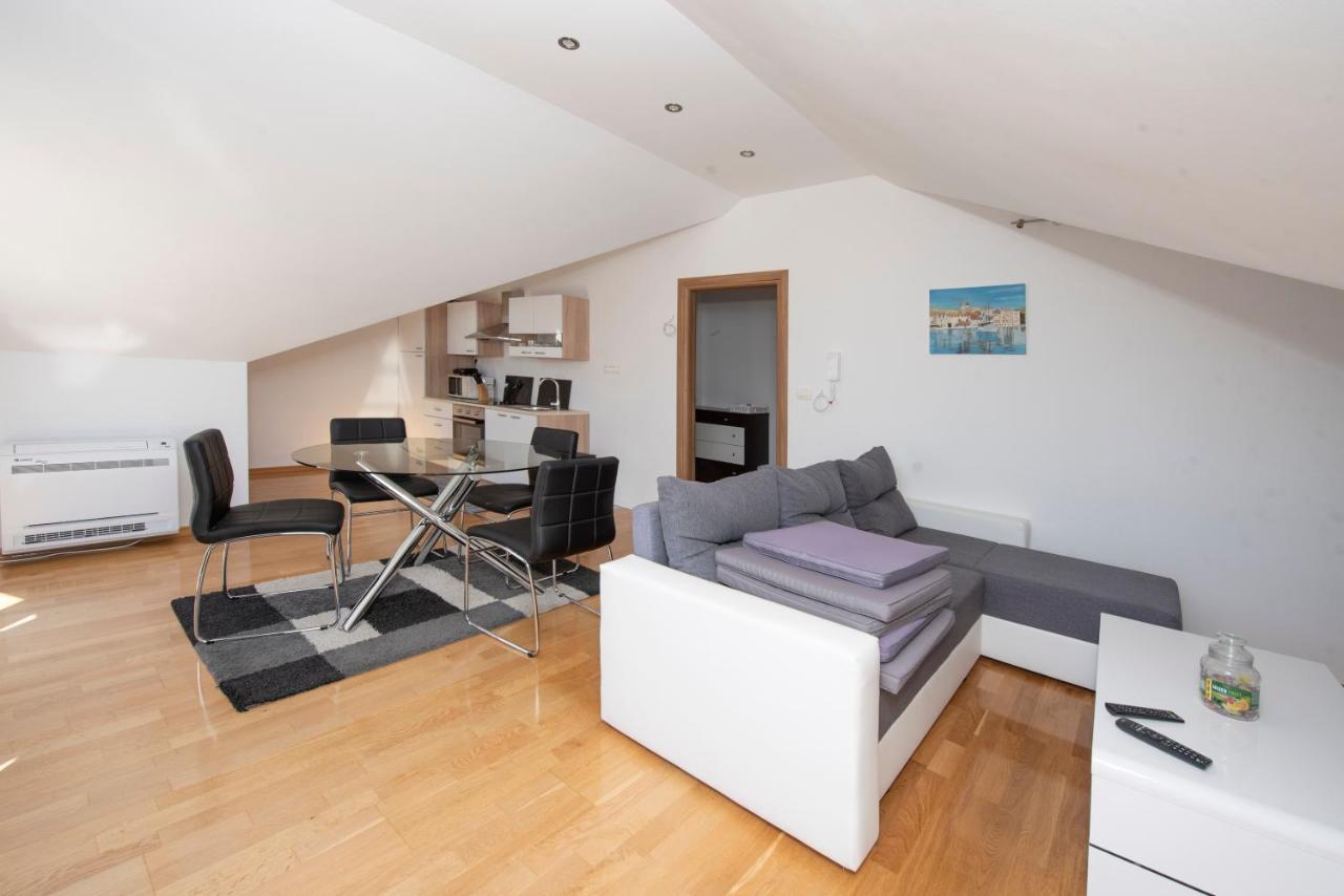 Sunny Attic Apartment With Balcony & Modern City Apartment With Outdoor Area, No Balcony Trogir Luaran gambar