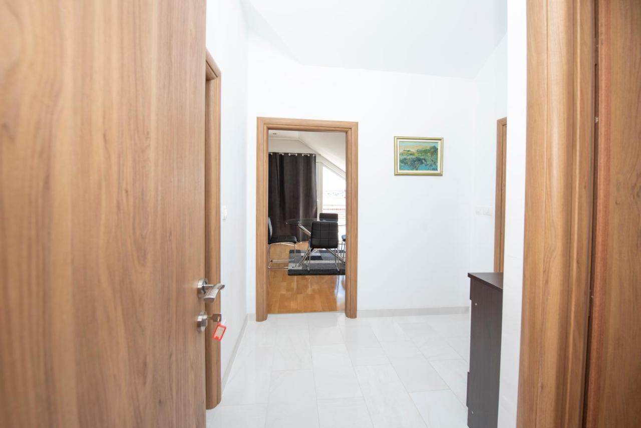 Sunny Attic Apartment With Balcony & Modern City Apartment With Outdoor Area, No Balcony Trogir Luaran gambar